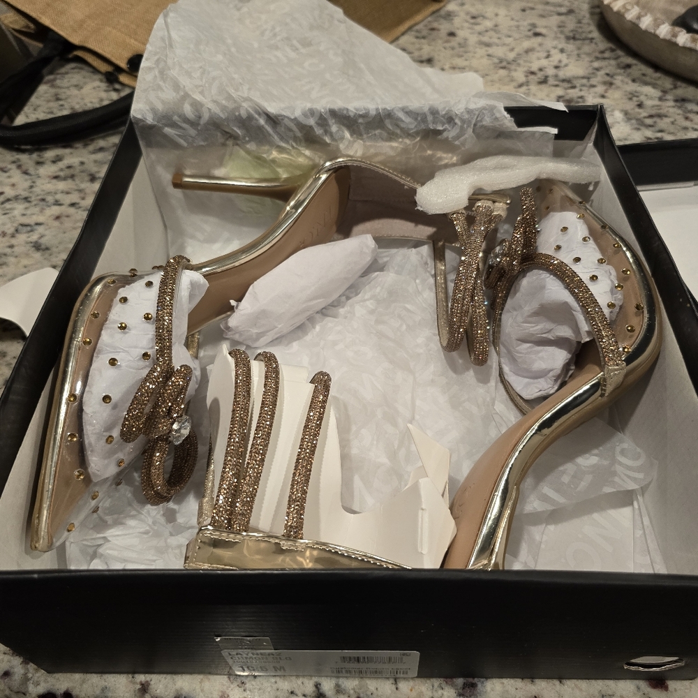 Shoes - Picture 3 of 9